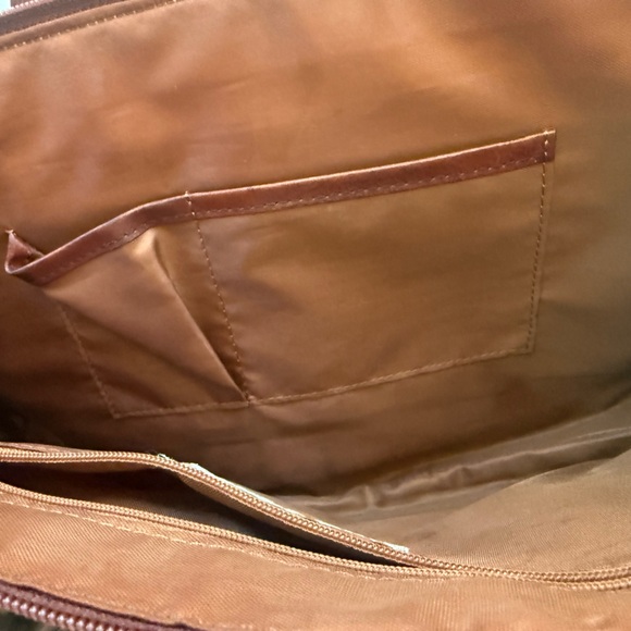 PELLE STUDIO ladies, genuine, leather tote, burgundy color, very good condition - Picture 3 of 16